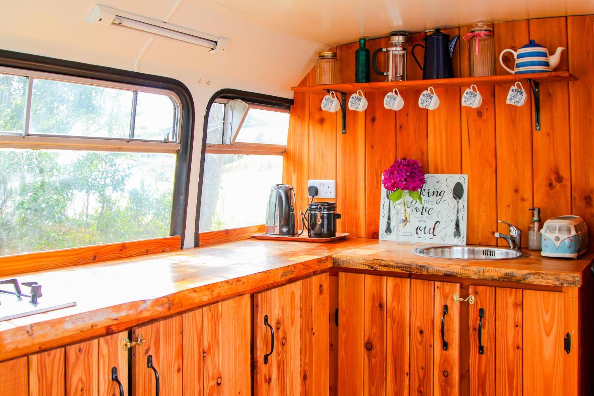 Hotel Double Decker Bus At Valentia Island Escape Chapeltown Exterior foto