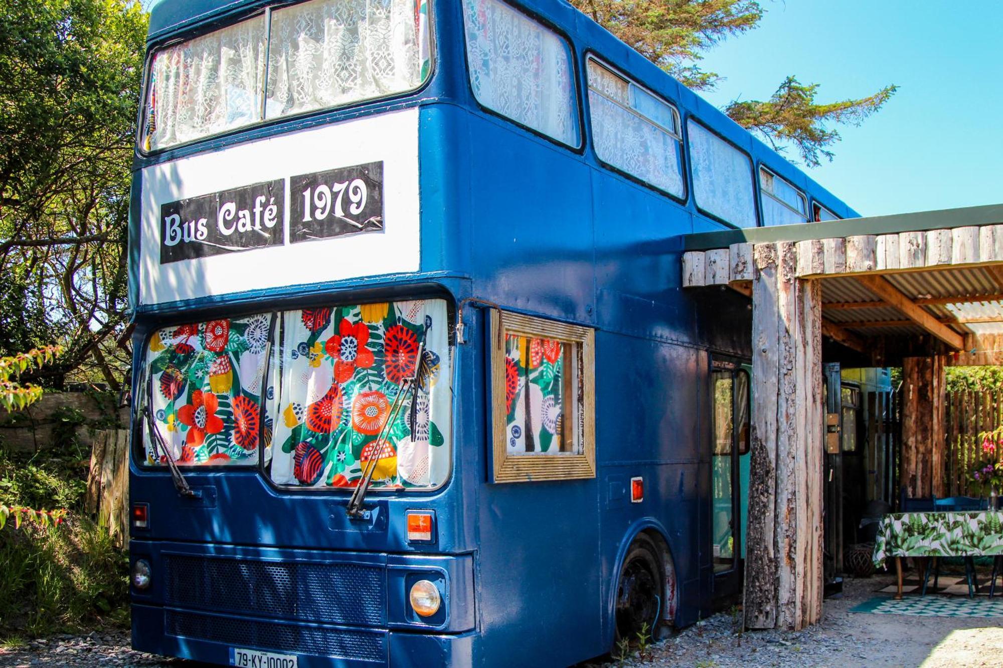 Hotel Double Decker Bus At Valentia Island Escape Chapeltown Exterior foto
